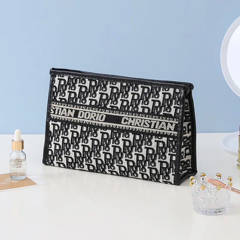 Classic Makeup Bag Portable Waterproof Travel Portable Large Capacity Cosmetic Makeup Brush Storage Bag Toilet Bag