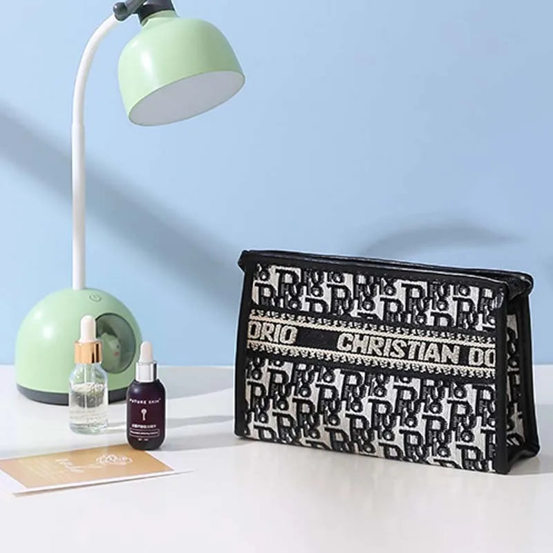 Classic Makeup Bag Portable Waterproof Travel Portable Large Capacity Cosmetic Makeup Brush Storage Bag Toilet Bag