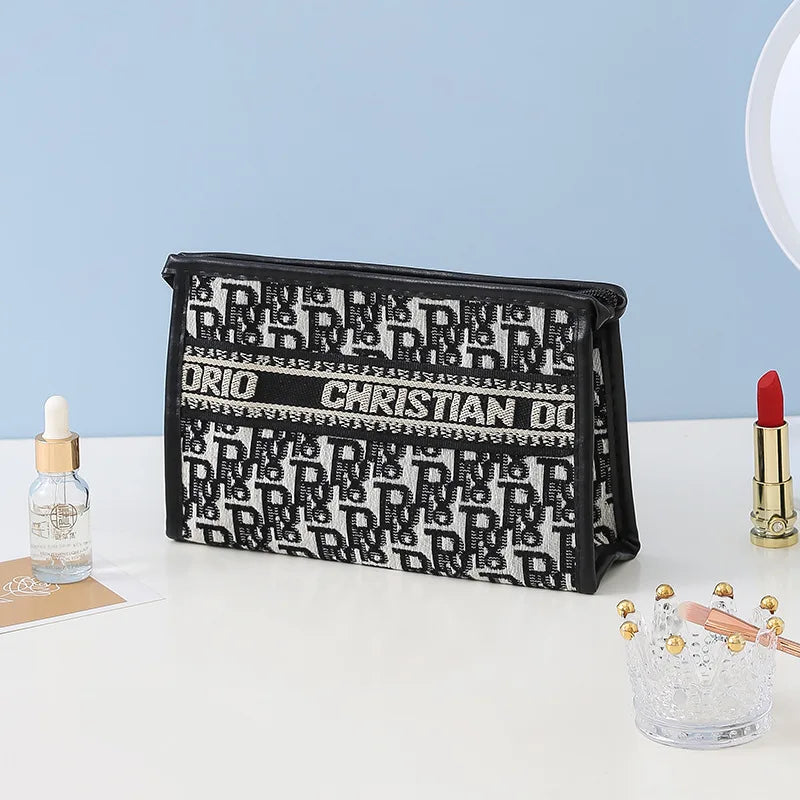 Classic Makeup Bag Portable Waterproof Travel Portable Large Capacity Cosmetic Makeup Brush Storage Bag Toilet Bag